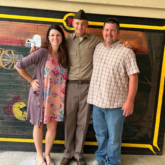 Meet your Posher! - Picture 4 of 7